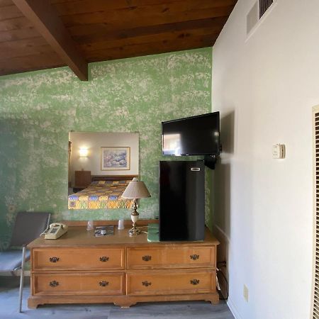 טהאצ'פי Santa Fe Motel מראה חיצוני תמונה