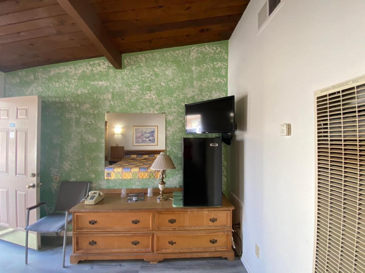 טהאצ'פי Santa Fe Motel מראה חיצוני תמונה