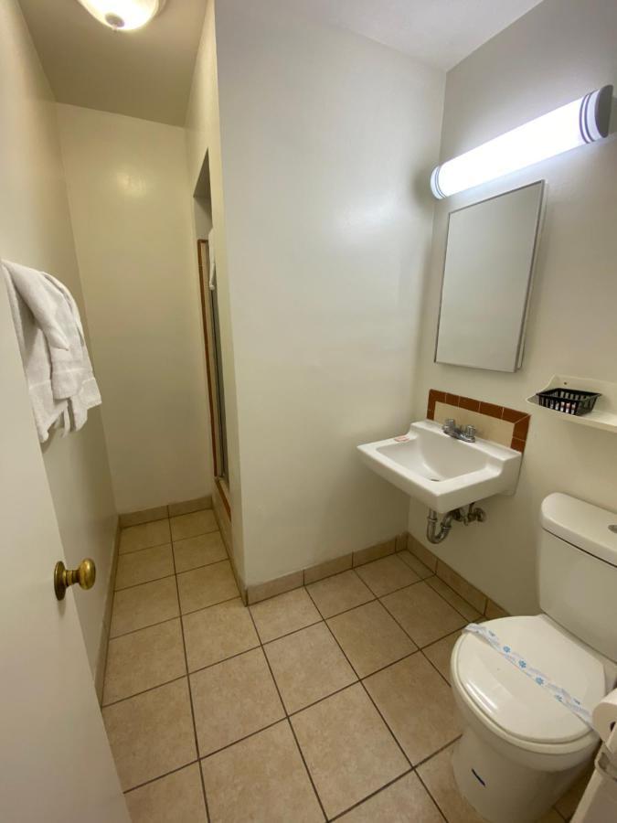 טהאצ'פי Santa Fe Motel מראה חיצוני תמונה
