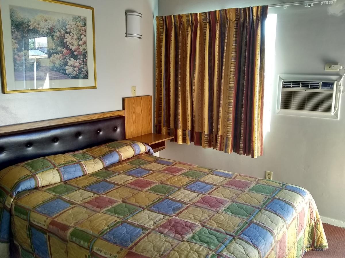 טהאצ'פי Santa Fe Motel מראה חיצוני תמונה