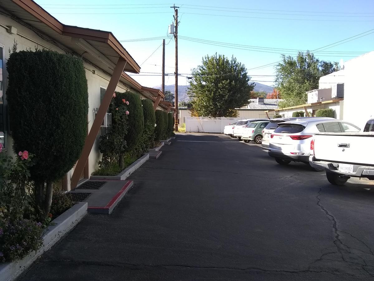 טהאצ'פי Santa Fe Motel מראה חיצוני תמונה