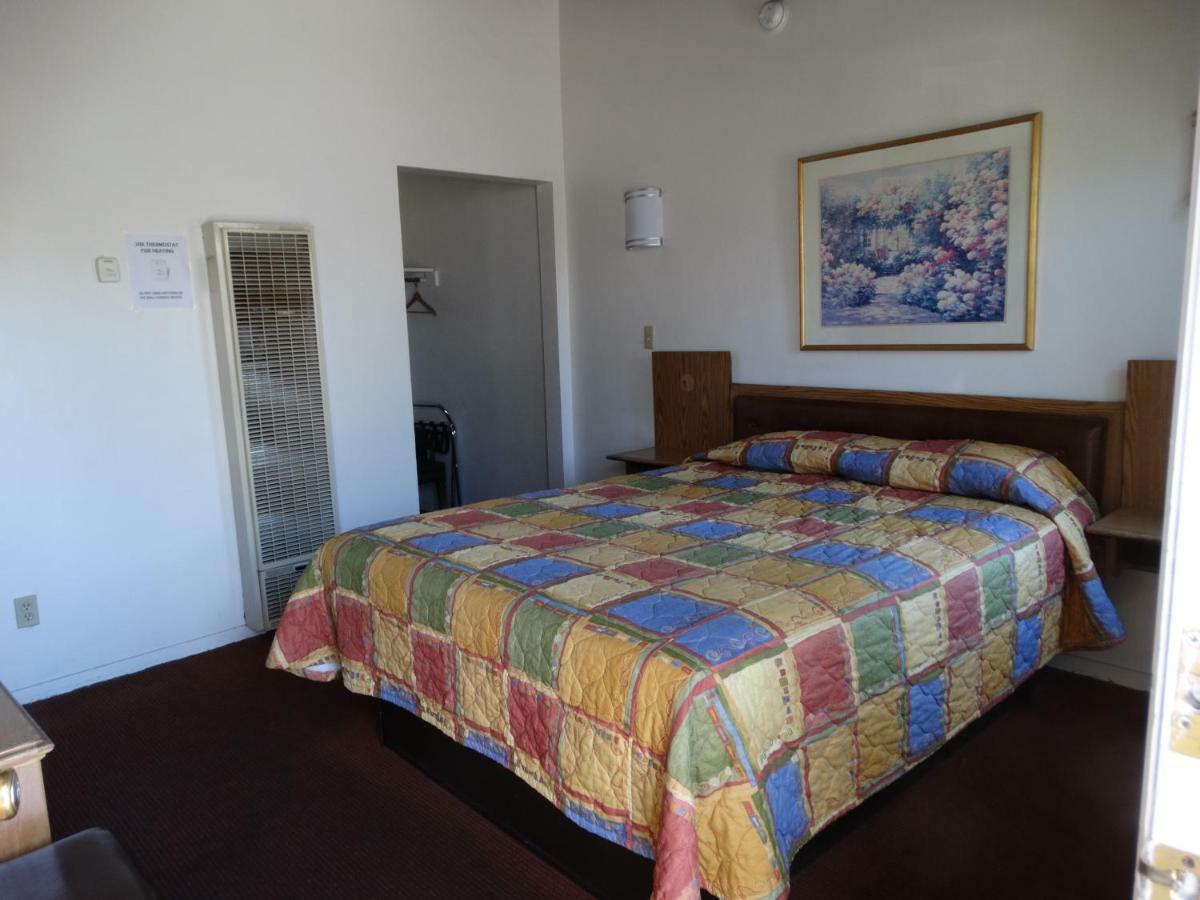 טהאצ'פי Santa Fe Motel מראה חיצוני תמונה